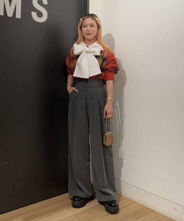 ando naoさんの「BEAMS WOMEN｜blicenscell / ビジュー バッグ」を使ったコーディネート