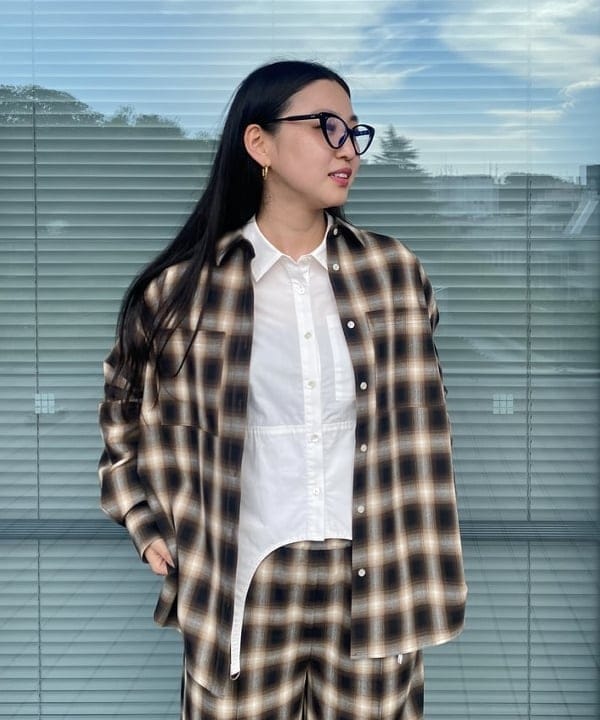 ayaさんの「BEAMS WOMEN｜オンブレチェック ビッグ シャツ」を使ったコーディネート
