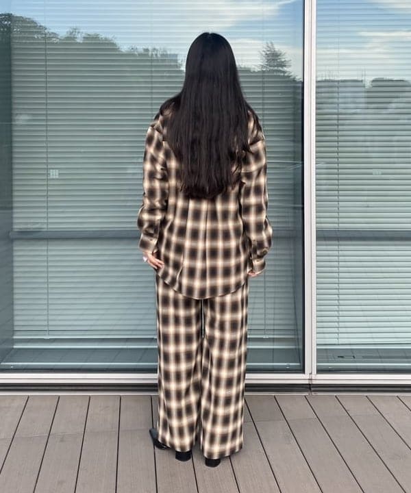 ayaさんの「BEAMS WOMEN｜オンブレチェック ビッグ シャツ」を使ったコーディネート