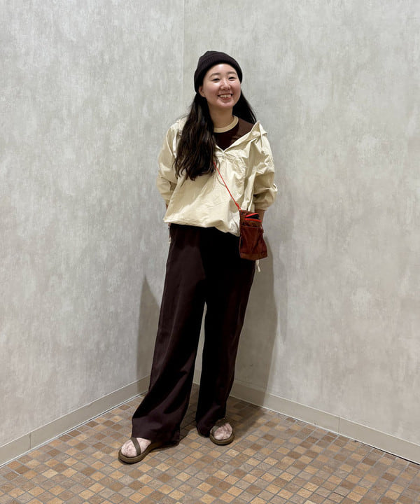 シャツのように、軽やかに。「進化系アノラック」で始める、秋のカジュアル