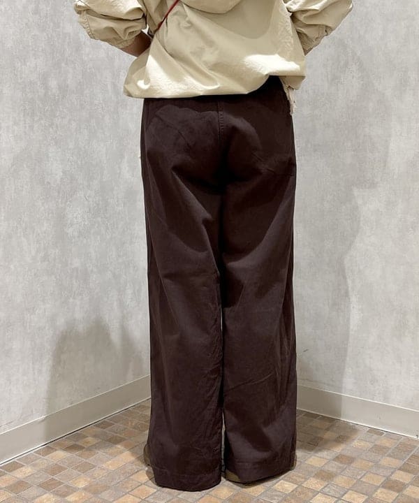 サイトウ　トモミさんの「BEAMS WOMEN｜サイドボタン アノラック」を使ったコーディネート