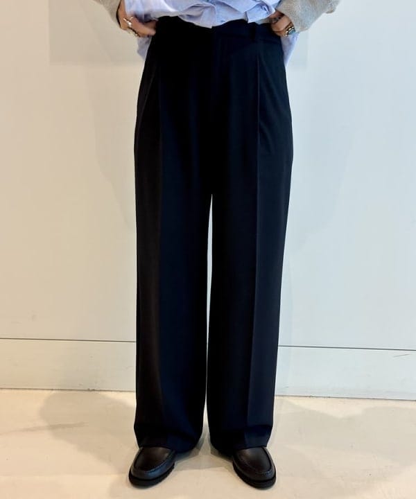 木村 梨香さんの「BEAMS WOMEN｜フリーダムスリーブ Vネック スウェット」を使ったコーディネート