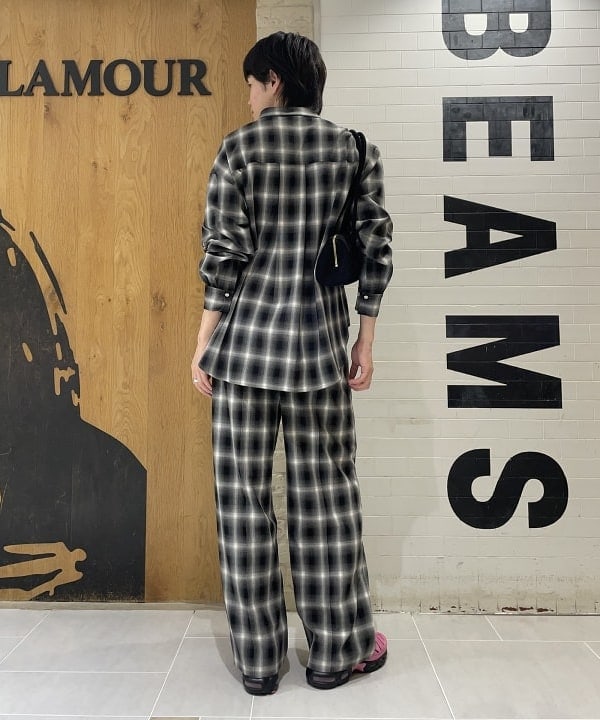 マツミヤさんの「BEAMS WOMEN｜オンブレチェック ワイド パンツ」を使ったコーディネート