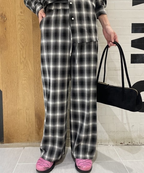 マツミヤさんの「BEAMS WOMEN｜オンブレチェック ワイド パンツ」を使ったコーディネート