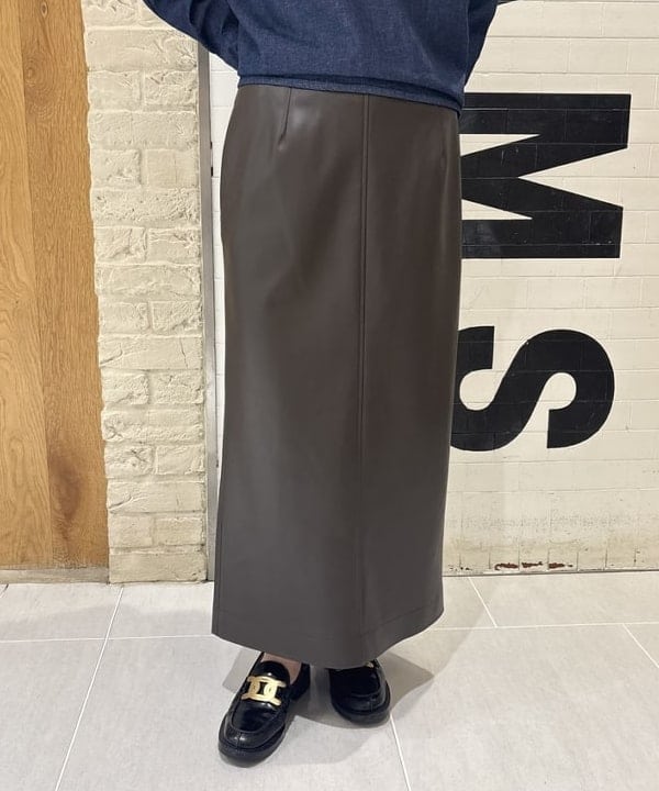 坂本 涼花さんの「BEAMS WOMEN｜【別注】upper hights / THE ELSIE ブラウス」を使ったコーディネート