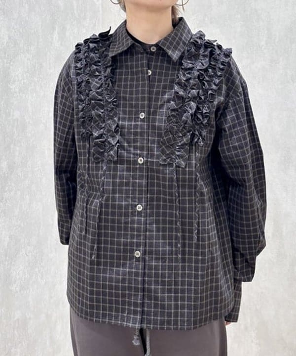 YABUさんの「BEAMS WOMEN｜チェック フリル ブレード シャツ」を使ったコーディネート