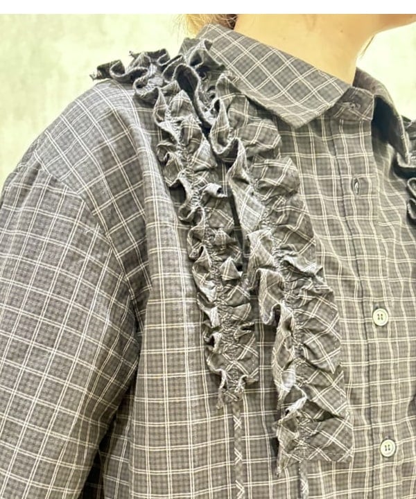 YABUさんの「BEAMS WOMEN｜チェック フリル ブレード シャツ」を使ったコーディネート