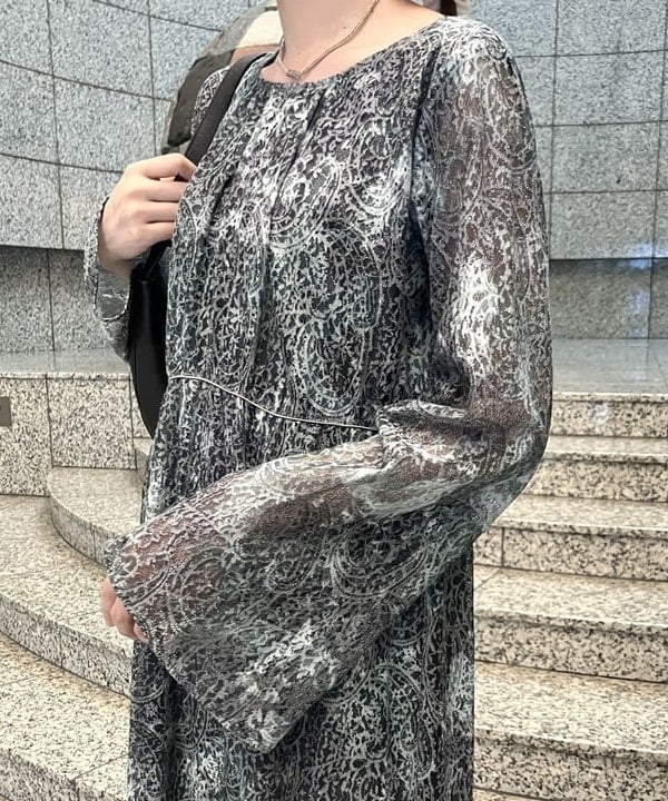 加歩さんの「BEAMS WOMEN｜RBS / ペイズリー レース プリント ワンピース」を使ったコーディネート