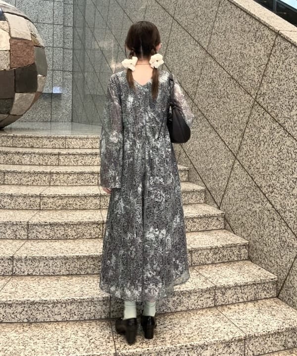 加歩さんの「BEAMS WOMEN｜RBS / ペイズリー レース プリント ワンピース」を使ったコーディネート