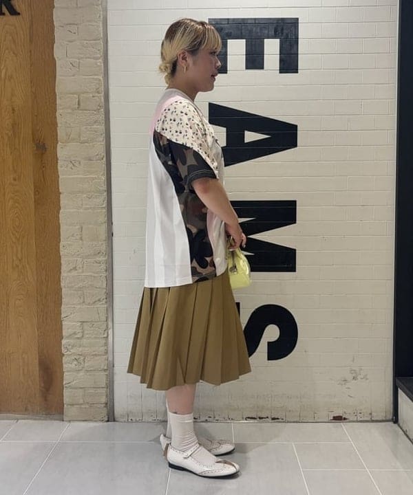 大石彩可さんの「BEAMS WOMEN｜【別注】FRED PERRY / Tennis Pleats Skirt」を使ったコーディネート