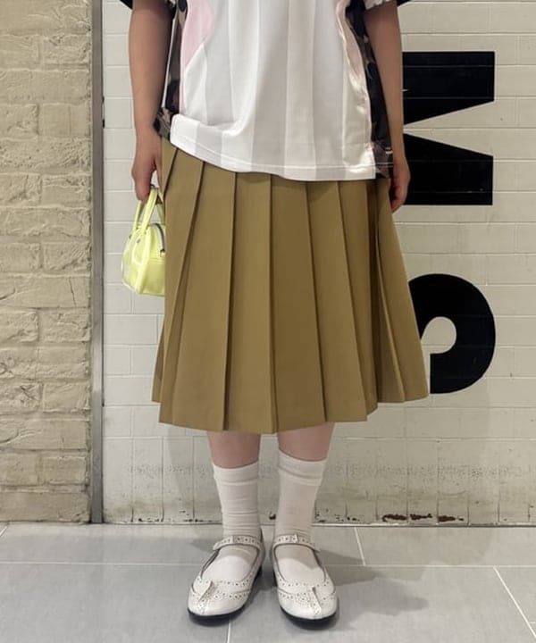 大石彩可さんの「BEAMS WOMEN｜【別注】FRED PERRY / Tennis Pleats Skirt」を使ったコーディネート
