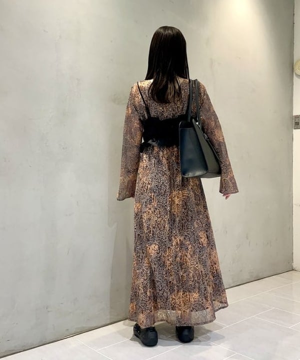 カタヤマ アヤさんの「BEAMS WOMEN｜RBS / ペイズリー レース プリント ワンピース」を使ったコーディネート