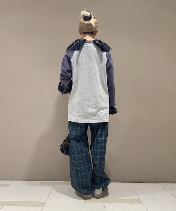 MATSUMOTO AMIさんの「BEAMS WOMEN｜【別注】Gramicci/ リップストップ スラックス」を使ったコーディネート