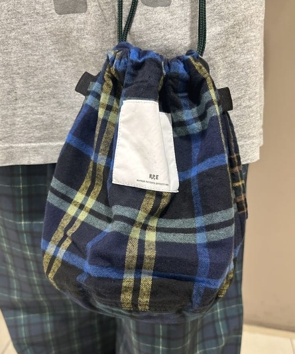 MATSUMOTO AMIさんの「BEAMS WOMEN｜【別注】Gramicci/ リップストップ スラックス」を使ったコーディネート