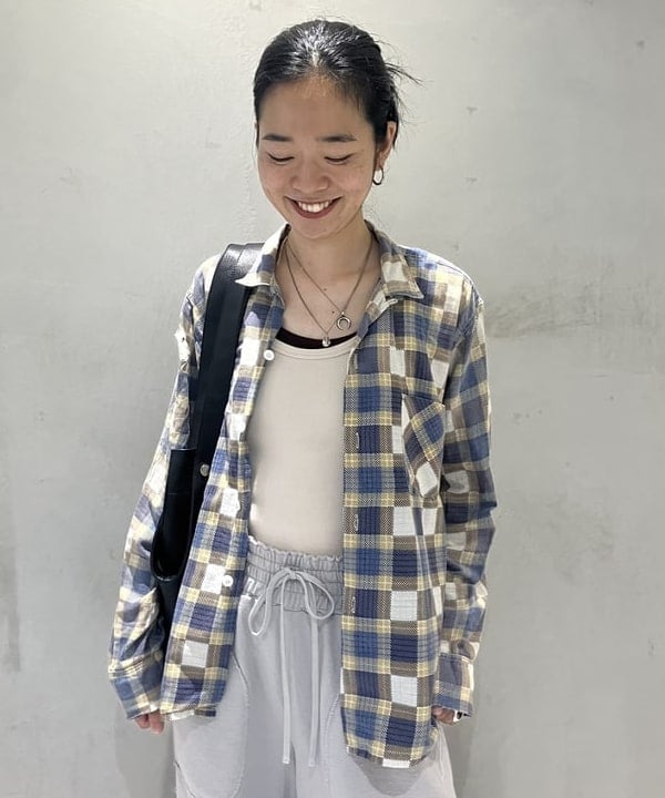 津藤 理佐子さんの「BEAMS WOMEN｜BEAURE × Ray BEAMS / 別注 2WAY バッグ」を使ったコーディネート
