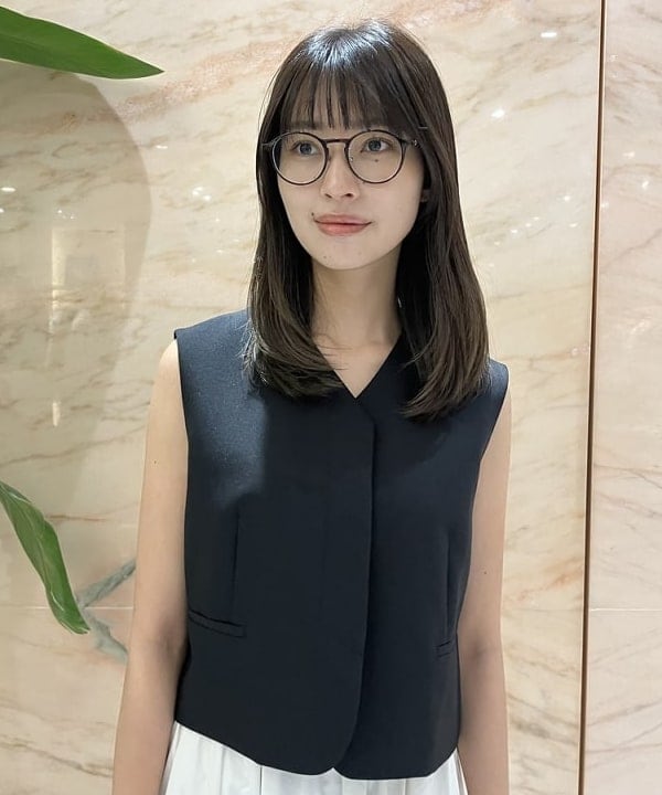 茂野 真楓さんの「BEAMS WOMEN｜ヒヨク Vネック ショートジレ」を使ったコーディネート