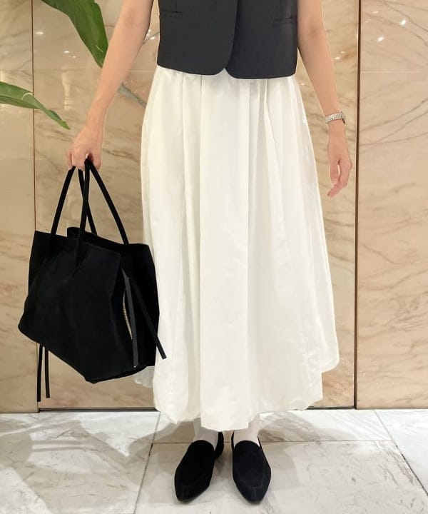 茂野 真楓さんの「BEAMS WOMEN｜ヒヨク Vネック ショートジレ」を使ったコーディネート