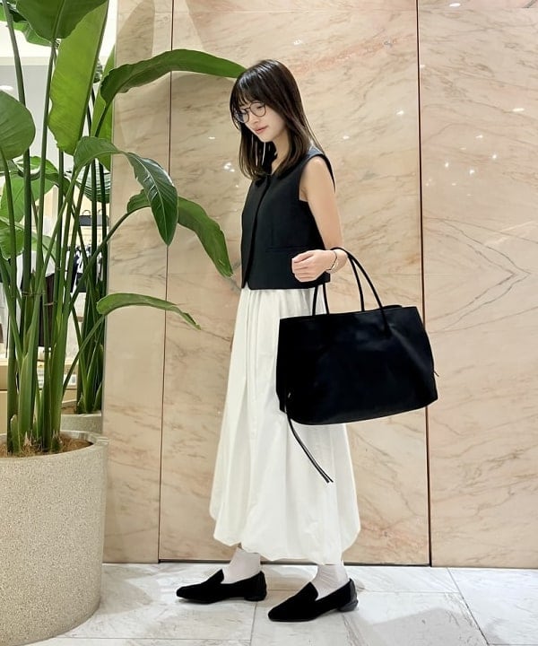 茂野 真楓さんの「BEAMS WOMEN｜ヒヨク Vネック ショートジレ」を使ったコーディネート