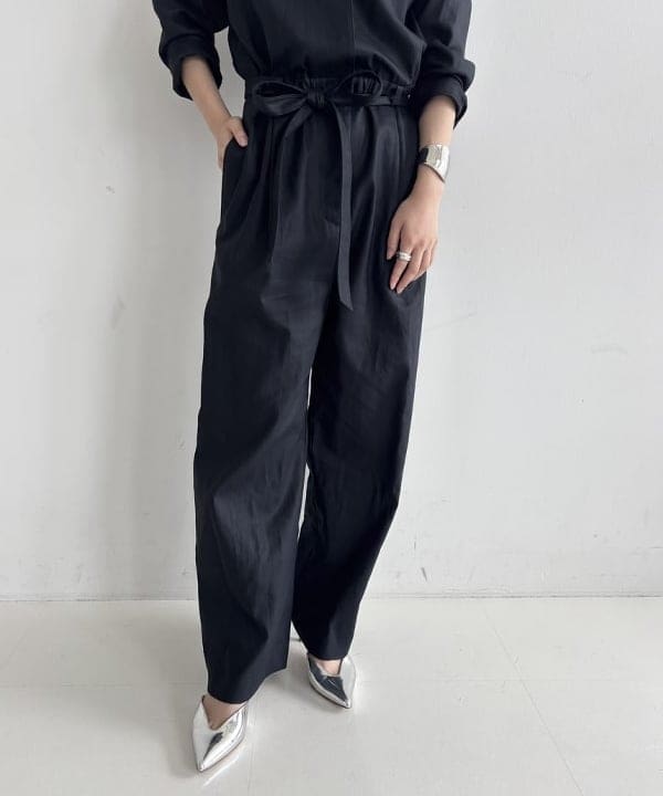 坂本 涼花さんの「BEAMS WOMEN｜スキッパー ギャバ ジャンプスーツ」を使ったコーディネート