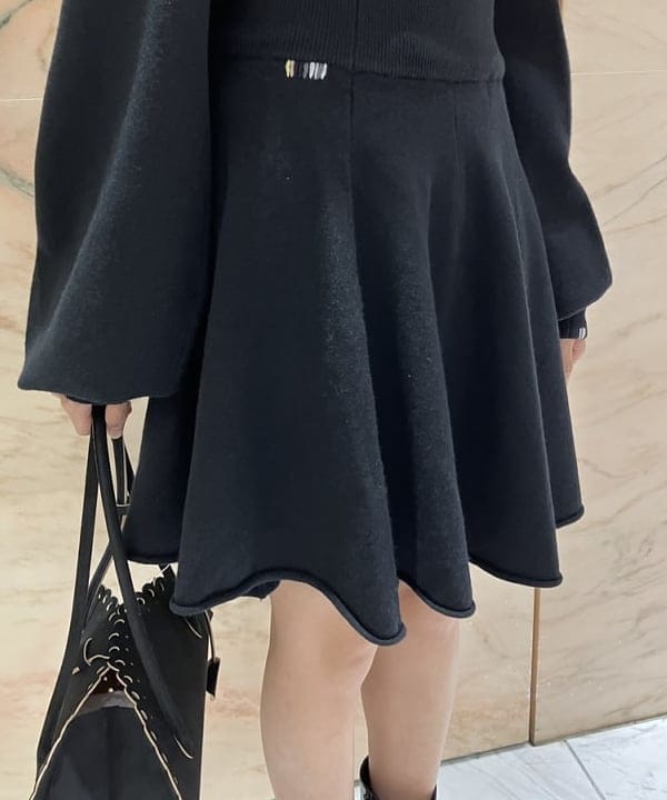 茂野 真楓さんの「BEAMS WOMEN｜extreme cashmere / girl スカート」を使ったコーディネート