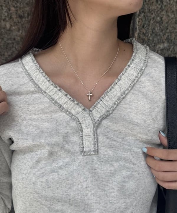 amiriさんの「BEAMS WOMEN｜ギャザー ブレード Vネック トップス」を使ったコーディネート