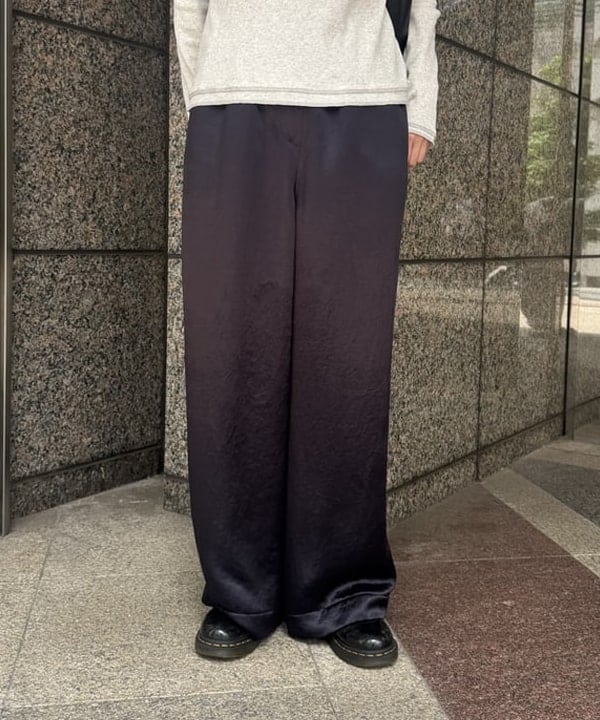 amiriさんの「BEAMS WOMEN｜ギャザー ブレード Vネック トップス」を使ったコーディネート