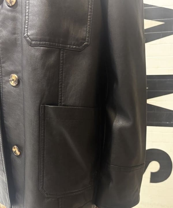 大石彩可さんの「BEAMS WOMEN｜BAUM UND PFERDGARTEN / フェイクレザー 3ポケット ジャケット」を使ったコーディネート