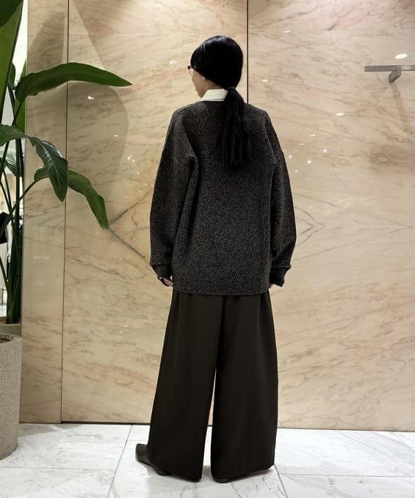 中丸　栞さんの「BEAMS WOMEN｜ポプリン 2タックパンツ」を使ったコーディネート