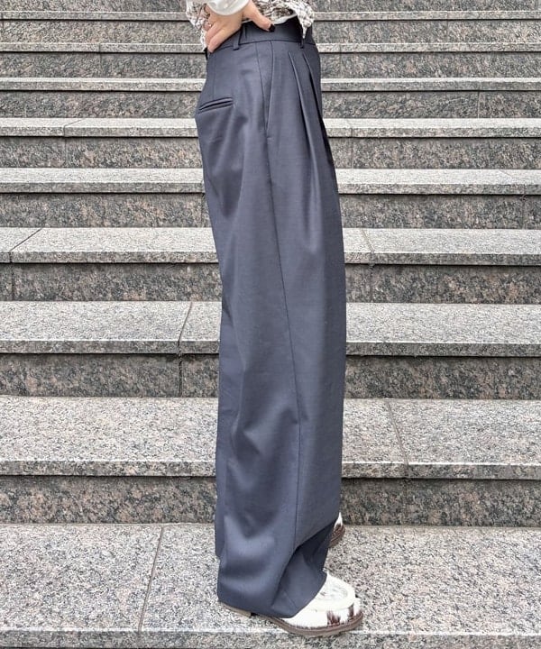 はやしあかねさんの「BEAMS WOMEN｜チェック ギャザー ノースリーブ ブラウス」を使ったコーディネート