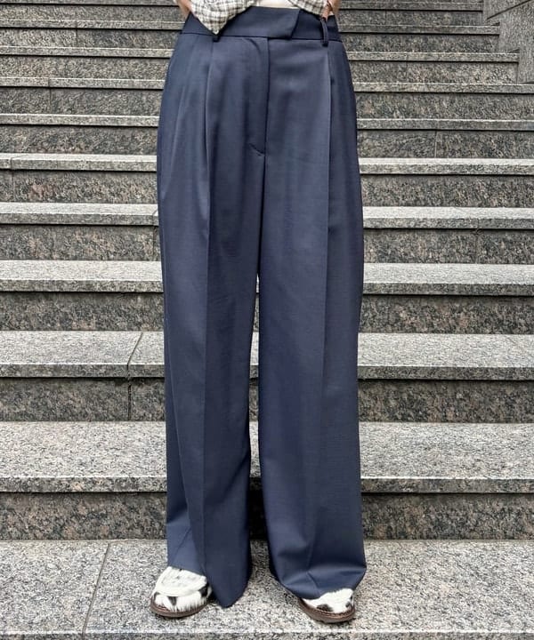 はやしあかねさんの「BEAMS WOMEN｜チェック ギャザー ノースリーブ ブラウス」を使ったコーディネート