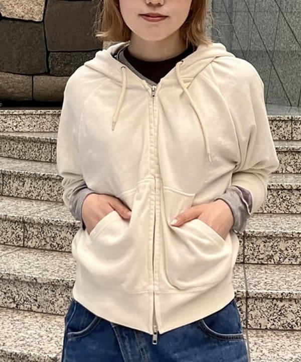 小原 もこさんの「BEAMS WOMEN｜【別注】SCREEN STARS / フルジップ パーカー」を使ったコーディネート