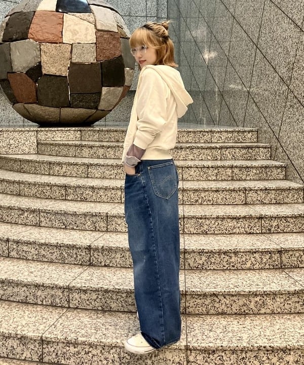 小原 もこさんの「BEAMS WOMEN｜【別注】SCREEN STARS / フルジップ パーカー」を使ったコーディネート