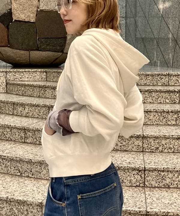 小原 もこさんの「BEAMS WOMEN｜【別注】SCREEN STARS / フルジップ パーカー」を使ったコーディネート