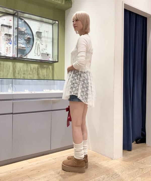 イトウミサキさんの「BEAMS WOMEN｜UGG(R) / Women's Classic Ultra Mini Platform / クラシック ウルトラ ミニ プラットフォーム」を使ったコーディネート