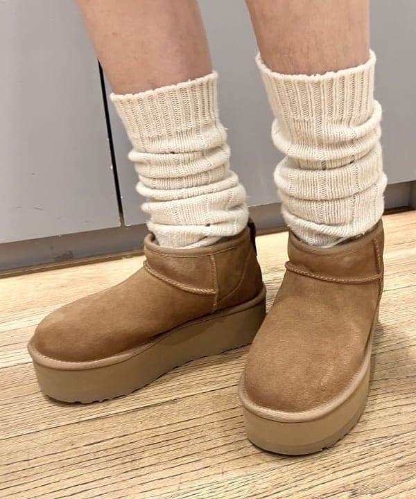 イトウミサキさんの「BEAMS WOMEN｜UGG(R) / Women's Classic Ultra Mini Platform / クラシック ウルトラ ミニ プラットフォーム」を使ったコーディネート