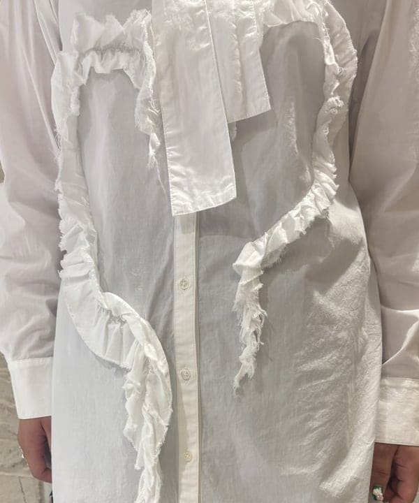 大石彩可さんの「BEAMS WOMEN｜maturely / オーガニック コットン ハート フリルシャツ」を使ったコーディネート