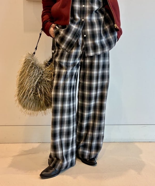 水野 萌香さんの「BEAMS WOMEN｜オンブレチェック ビッグ シャツ」を使ったコーディネート