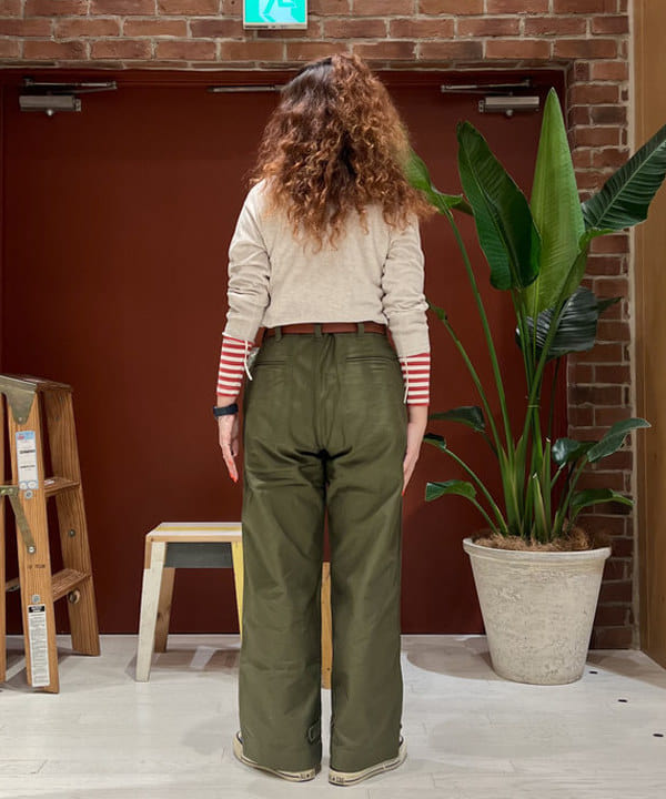 エノモト アミさんの「BEAMS WOMEN｜【別注】Healthknit / BB ヘンリーネック Tシャツ ７分袖」を使ったコーディネート