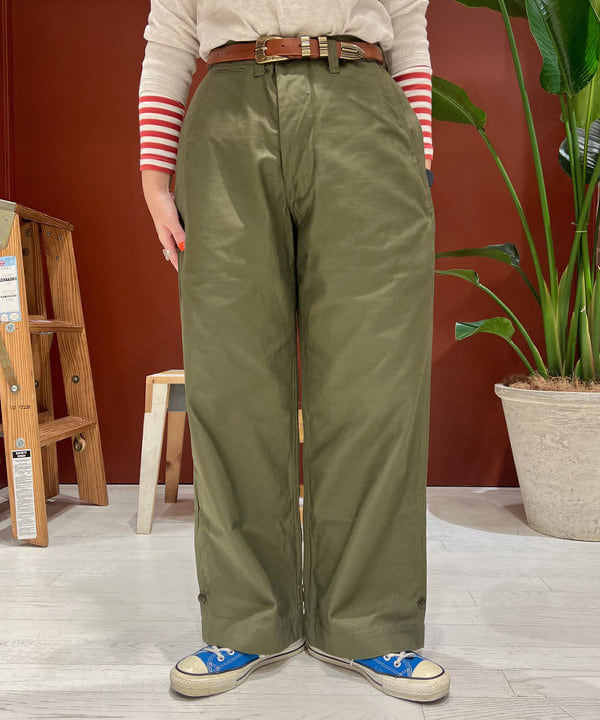 エノモト アミさんの「BEAMS WOMEN｜【別注】Healthknit / BB ヘンリーネック Tシャツ ７分袖」を使ったコーディネート