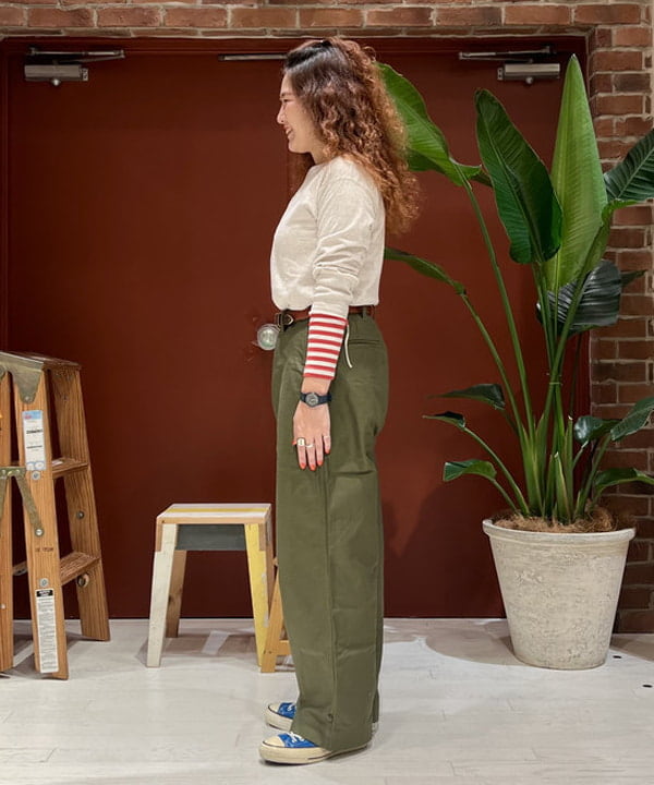 エノモト アミさんの「BEAMS WOMEN｜【別注】Healthknit / BB ヘンリーネック Tシャツ ７分袖」を使ったコーディネート