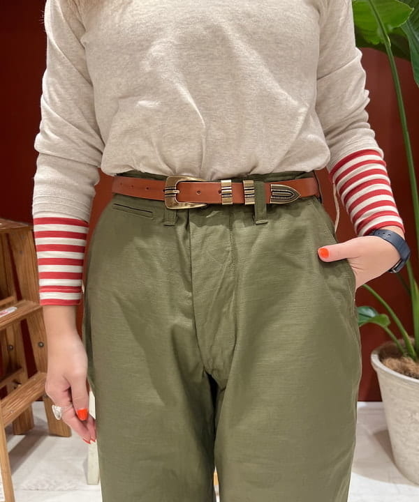 エノモト アミさんの「BEAMS WOMEN｜【別注】Healthknit / BB ヘンリーネック Tシャツ ７分袖」を使ったコーディネート