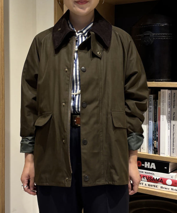 吉野 多恵さんの「BEAMS WOMEN｜BEAMS BOY / ポリエステル ウール シンチ バック スラックス」を使ったコーディネート