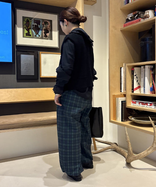 吉野 多恵さんの「BEAMS WOMEN｜レース ニット ベスト」を使ったコーディネート