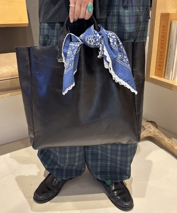 吉野 多恵さんの「BEAMS WOMEN｜レース ニット ベスト」を使ったコーディネート