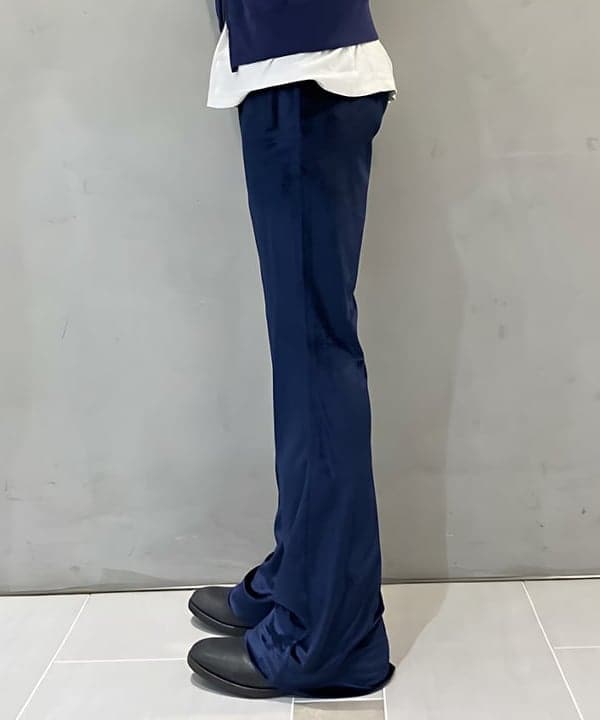 須賀さんの「BEAMS WOMEN｜【別注】PENNEY’S / ベロアパンツ」を使ったコーディネート