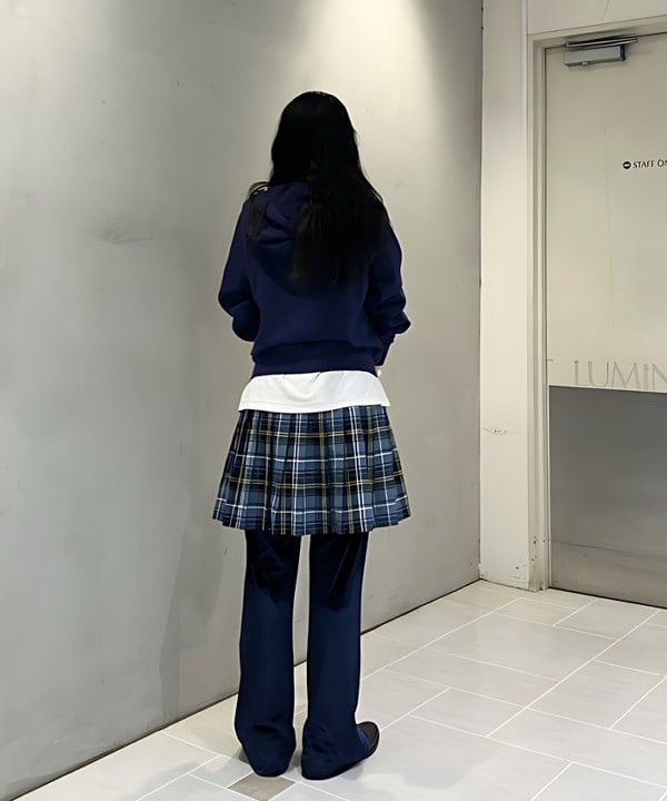 須賀さんの「BEAMS WOMEN｜【別注】PENNEY’S / ベロアパンツ」を使ったコーディネート