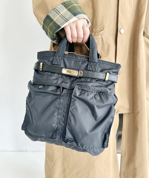 大川 美咲さんの「BEAMS WOMEN｜【別注】BARBOUR / BURGHLEY ロングコート」を使ったコーディネート