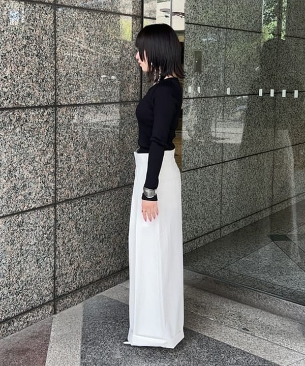 大槻 まひろさんの「BEAMS WOMEN｜AK+1 / シルク コットン 丸胴 プルオーバー」を使ったコーディネート