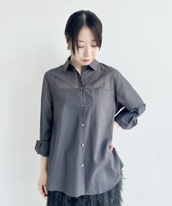 大川 美咲さんの「BEAMS WOMEN｜ポリエステル ウール トロピカル シアー シャツ」を使ったコーディネート