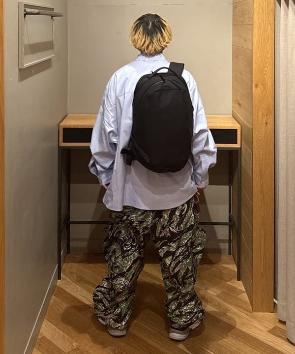 三宅 康平さんの「BEAMS WOMEN｜ABLE CARRY / Daily Plus Cordura re/cor 1000D Black」を使ったコーディネート